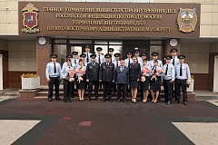 В УВД по ЮВАО торжественно вручили удостоверения и табельное оружие молодым специалистам